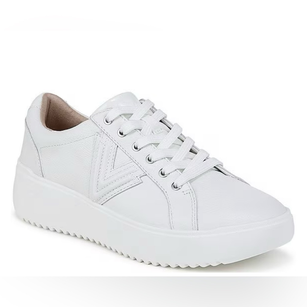 VIONIC 
Women's White Casual Sneakers
Size 9 1/2
Good Condition
